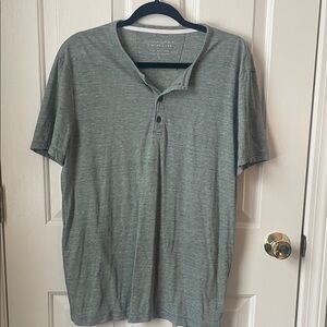 Banana Republic Men's Gray Casual Henley Shirt